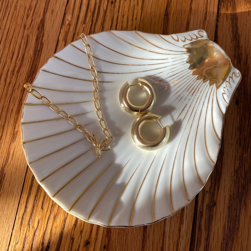 Vintage Seashell Catchall Dish Jewelry Tray - Picture 1 of 2